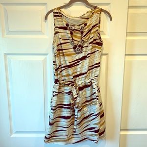 EUC Gorgeous Detail Dress with tie and pockets